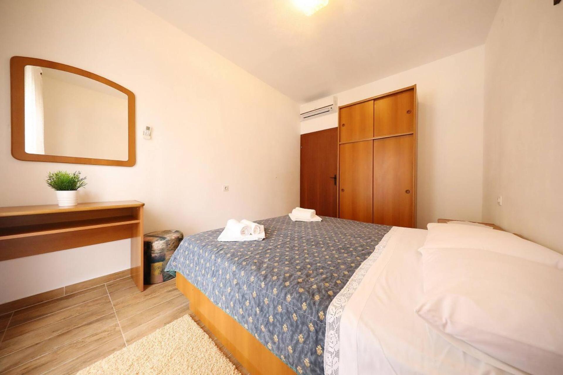 Knez - Relaxing Apartments Near The Sea On Mali Iz Ngoại thất bức ảnh