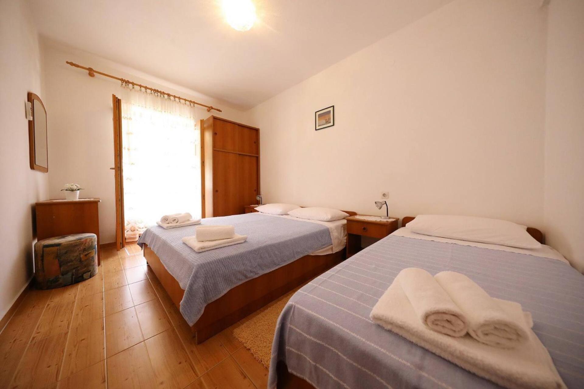 Knez - Relaxing Apartments Near The Sea On Mali Iz Ngoại thất bức ảnh