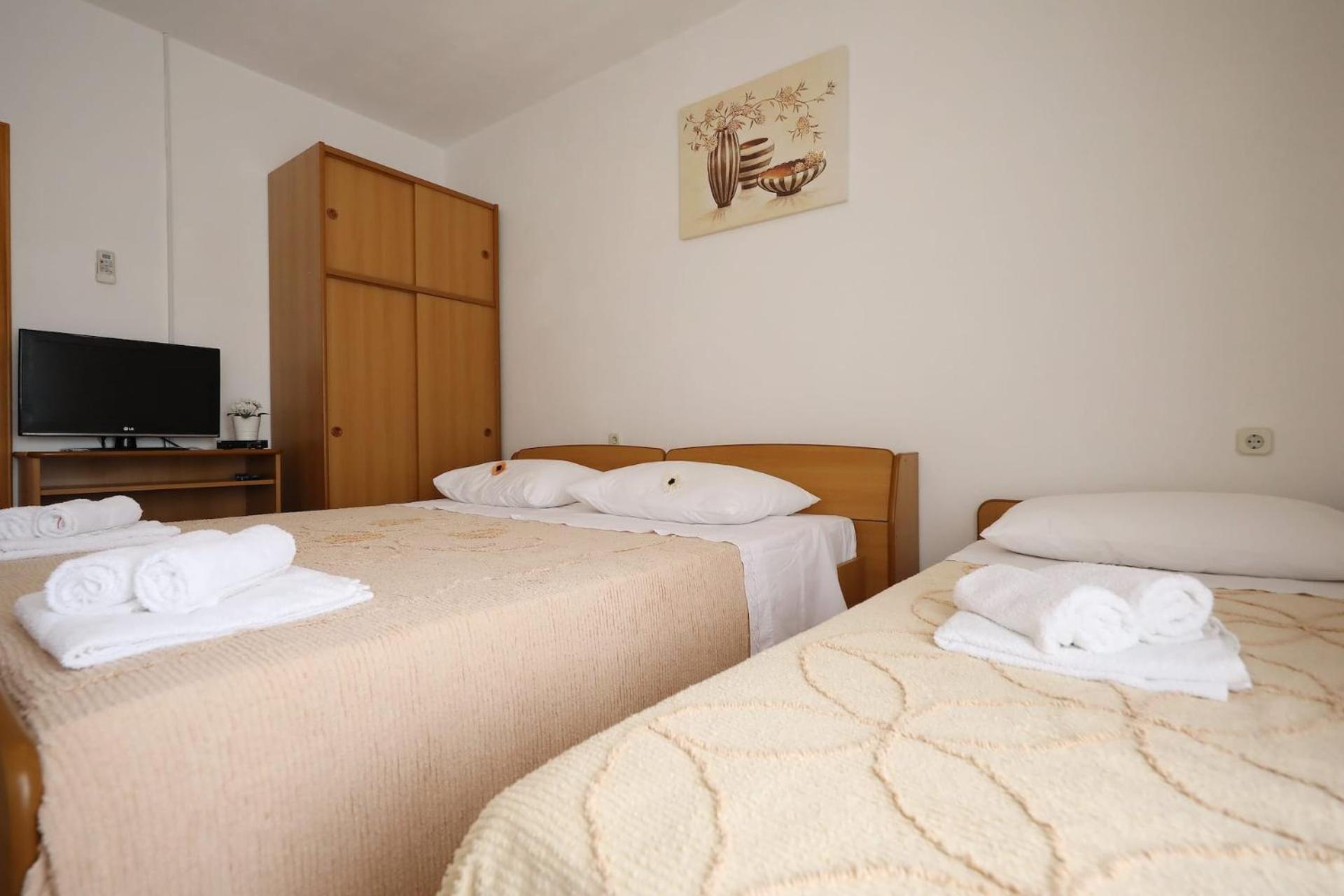 Knez - Relaxing Apartments Near The Sea On Mali Iz Ngoại thất bức ảnh